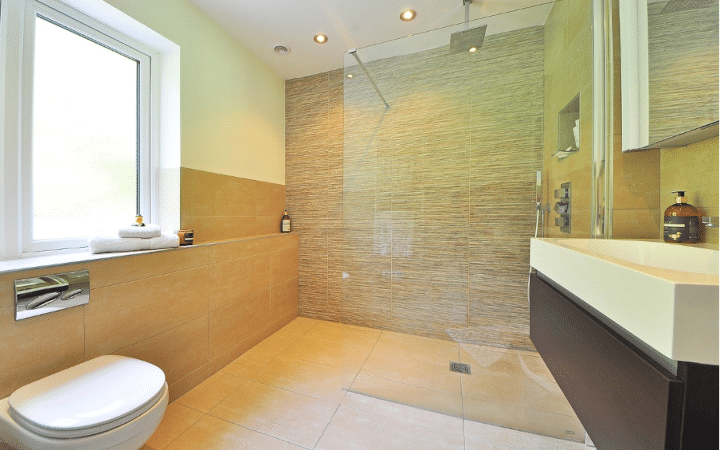 Salle de bain aménagé pour les séniors