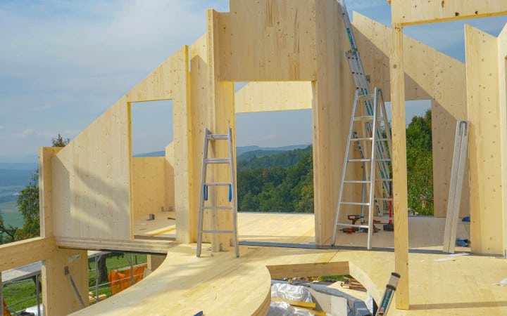 Construction non terminée d'une maison en bois CLT