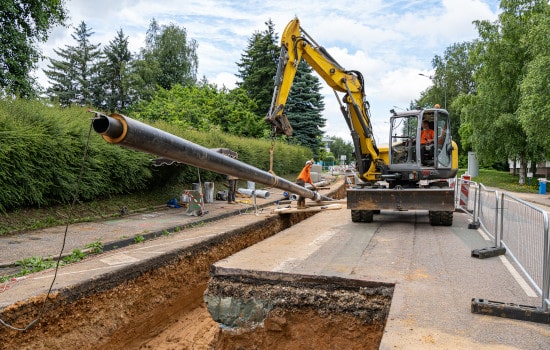 Travaux de voirie pour le chauffage urbain. Extension d'un réseau de chaleur. Pose de canalisations enterrées